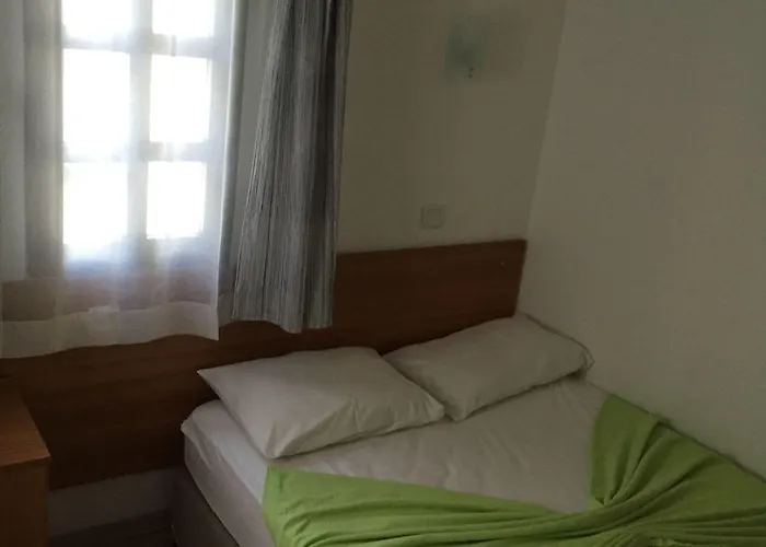 Oda ve Kahvaltı Tay