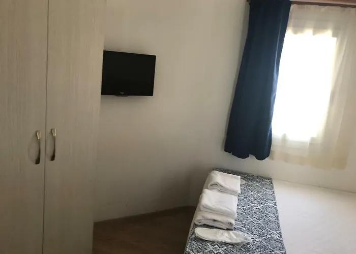 تاي بانسيون فندق مبيت وإفطار